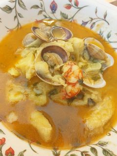 Una foto de Merluza en salsa marinera