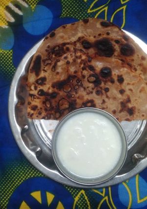 આલુ પરોઠા (Aloo Paratha Recipe In Gujarati) રેસીપી મુખ્ય ફોટો