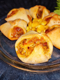 પીઝા પાર્સલ (Pizza Parcel Recipe In Gujarati) રેસીપી મુખ્ય ફોટો