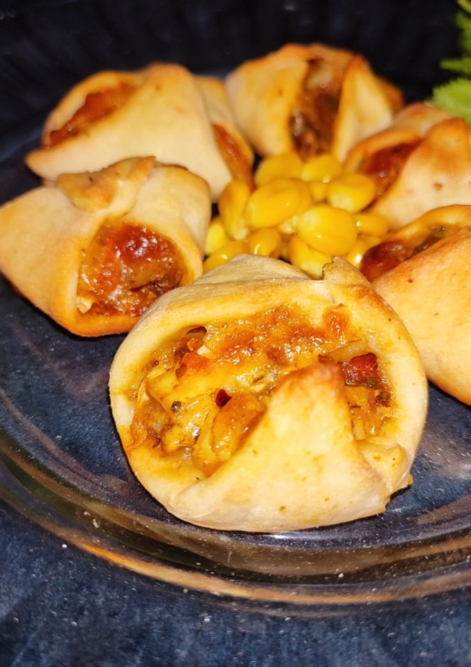 પીઝા પાર્સલ (Pizza Parcel Recipe In Gujarati) રેસીપી મુખ્ય ફોટો