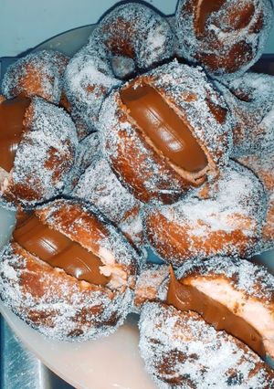 Una foto de Rosquitas y Bollitos con dulce de leche🥯