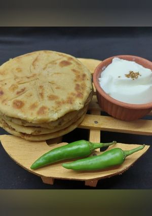ગોબી પરાઠા (Gobi Paratha Recipe In Gujarati) રેસીપી મુખ્ય ફોટો