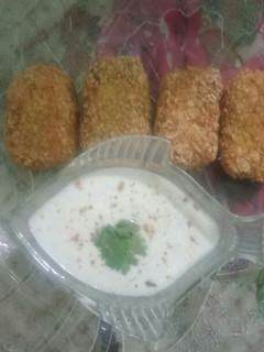 A picture of Potato nuggets (coated with corn flakes) crumbs.