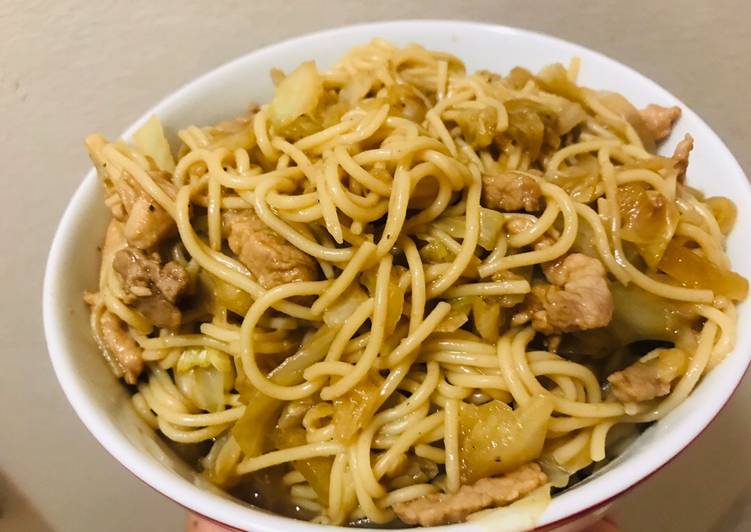 肉絲炒麵（清冰箱料理