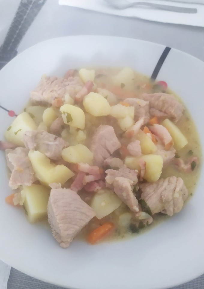 Una foto de Carne con papas a mi estilo