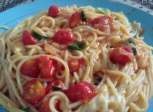 Una foto de Salsa caprese para pasta