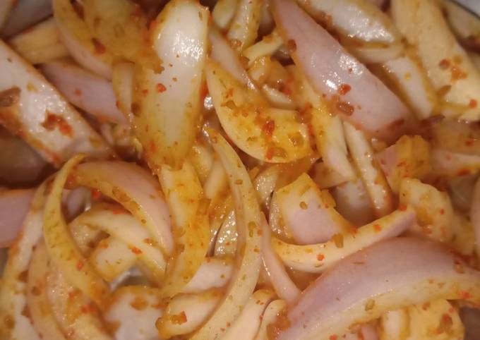 Smoked onion (salad)