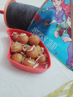 ગુલાબ જાંબુ(Gulab jambu Recipe in Gujarati) રેસીપી મુખ્ય ફોટો