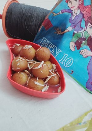 ગુલાબ જાંબુ(Gulab jambu Recipe in Gujarati) રેસીપી મુખ્ય ફોટો