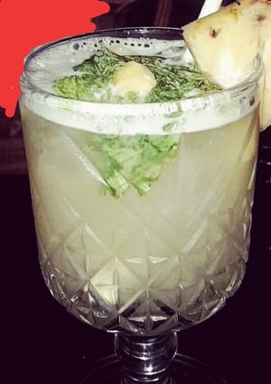 A picture of Lemon mint lemonade.