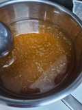 Caldo de pollo y huesos