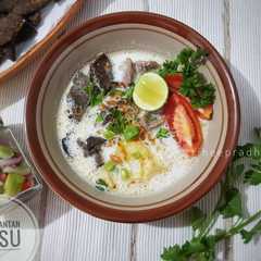 A picture of Soto betawi kuah santan susu.