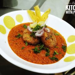 A picture of Yam Kofte with Spicy Coconut Curry and Yam Crispies.