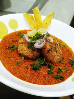 A picture of Yam Kofte with Spicy Coconut Curry and Yam Crispies.