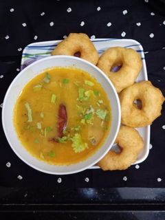 મેંદુવડા અને સંભાર (menduvada with Sambhar recipe in gujarati) રેસીપી મુખ્ય ફોટો