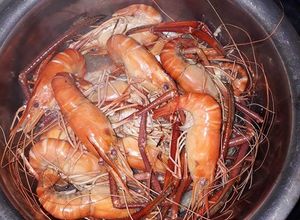 Hình của món Tôm Càng Luộc Nước Dừa.