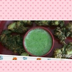 Dhania moongra & mirchi chutney A picture of Dhania moongra & mirchi chutney.