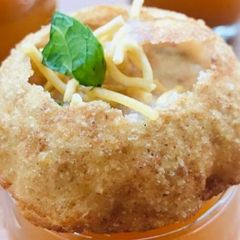 A picture of Gol gappa Chaat.