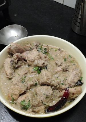 A picture of Chicken curry with my moms special recipe.