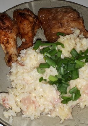 Una foto de Tapa de falda, alitas alimonadas y revuelto de arroz