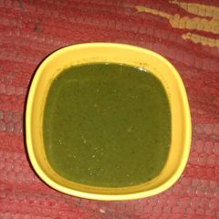 A picture of Green chutney.