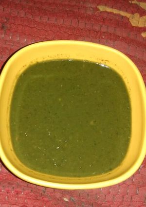 A picture of Green chutney.