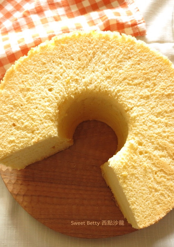 養樂多戚風蛋糕 的食譜成品照片