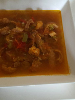 Una foto de Chicharrón en salsa de jitomates cocidos