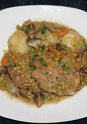 A picture of Braised Chicken Thighs with Mushrooms and Peas (Jon Style).