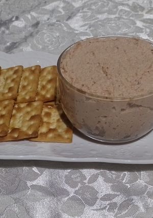 Una foto de Paté de pollo con pata muslo 🍗
