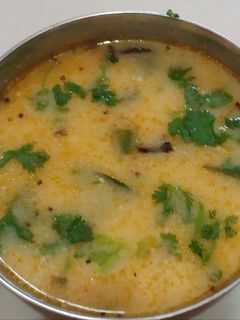 ગુજરાતી કઢી (Gujarati Kadhi Recipe In Gujarati) રેસીપી મુખ્ય ફોટો