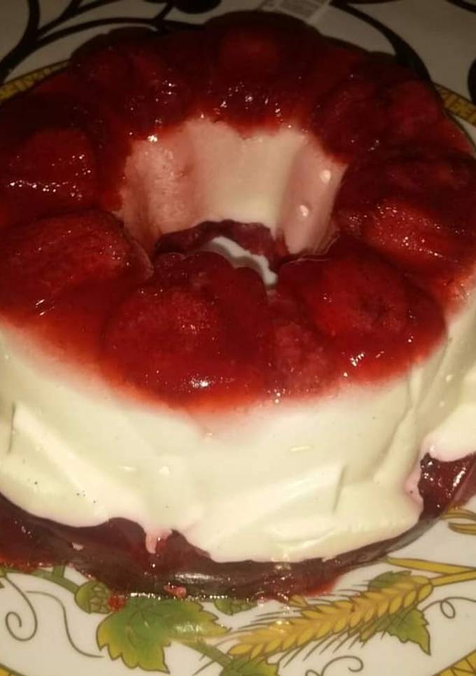 Мусово-полуничний десерт