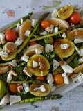 Salada de rúcula com figos e espargos grelhados e queijo de cabra