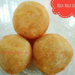 A picture of Bola-bola Singkong/ Klenyem.