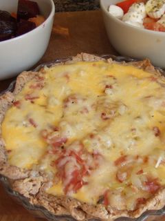 Una foto de Quiché de jamón ibérico y bacon con queso mozzarella