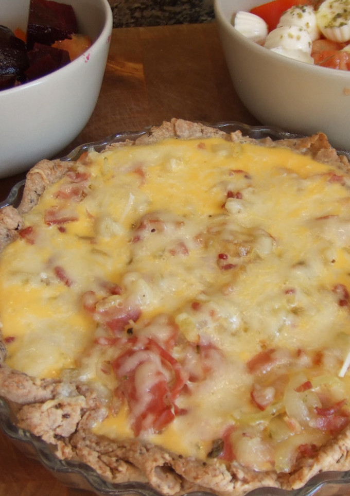 Una foto de Quiché de jamón ibérico y bacon con queso mozzarella