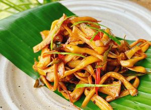 Hình của món Khô gà lá chanh chay|Khô nấm lá chanh.