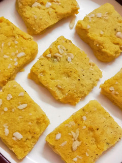 ছোলার ডালের বরফি (Cholar daler barfi recipe in Bengali) রেসিপির প্রধান ছবি