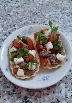 Une photo de Mini Barquitas viande hachée, tomate et fromage 🍹