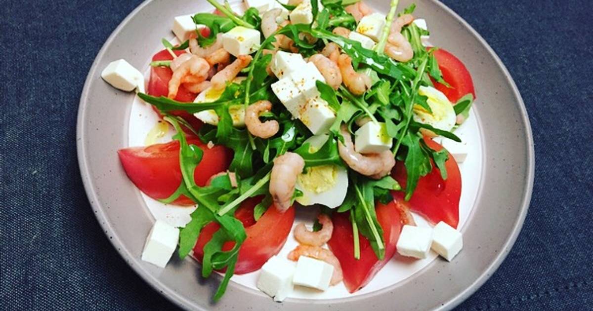 Рецепты салатов с фетаксой простой. Рецепты салатов с фетаксой простой. Греческий салат с сыром фетакса. Салат греческий классический с фетаксой. Блюда с фетаксой.