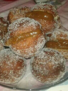 Una foto de Berlinesas con dulce de leche.😃
