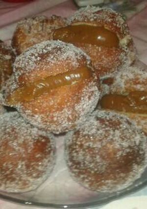 Una foto de Berlinesas con dulce de leche.😃