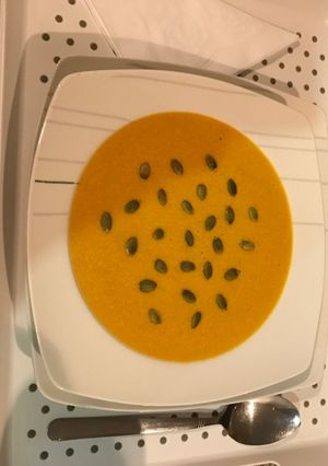Una foto de Crema de zapallo con sus semillas