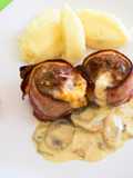 Almôndegas enroladas em bacon