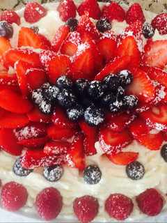 Una foto de Frutos rojos con nata