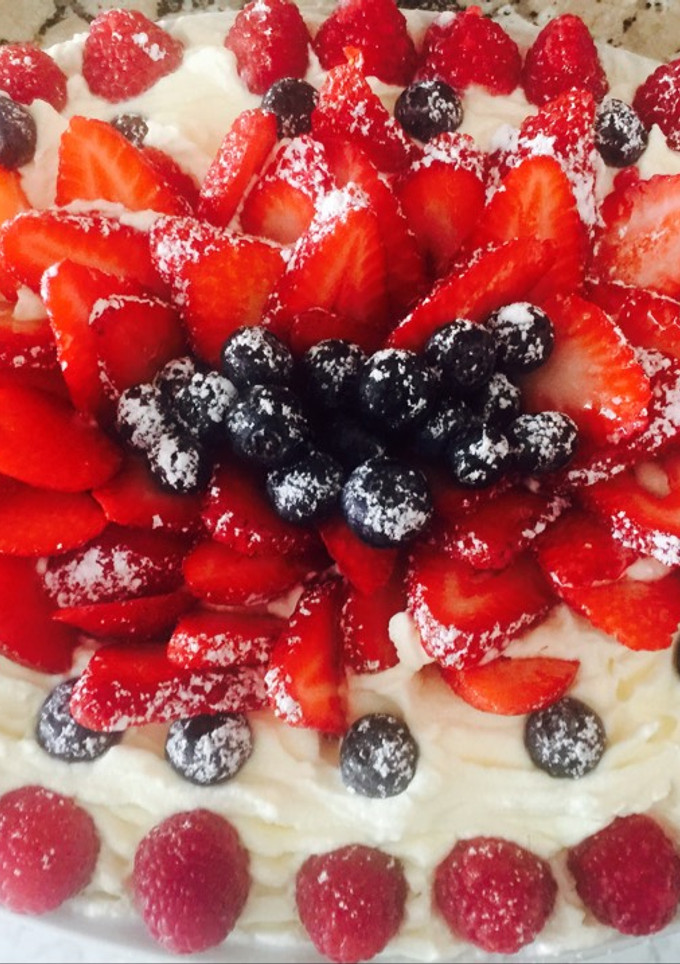 Una foto de Frutos rojos con nata