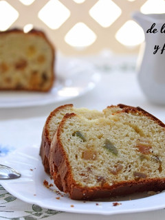 Una foto de Plumcake de fruta confitada y leche condensada