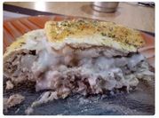 Una foto de calzone pollo