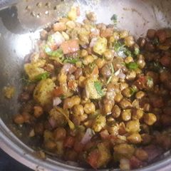 A picture of Street chana aloo chaat.