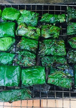 Hình của món Vào bếp cùng con: Thịt heo bằm cuốn lá lốt nướng than.